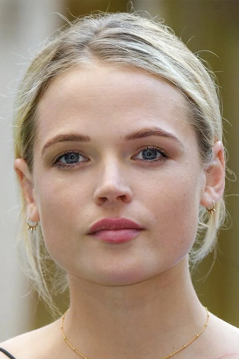 Gabriella Wilde photo