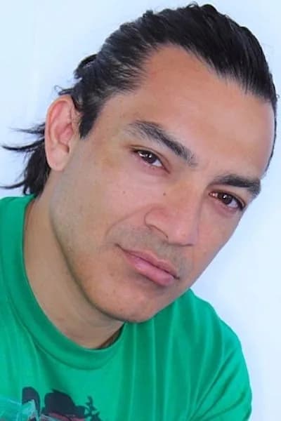 Robert Arevalo photo