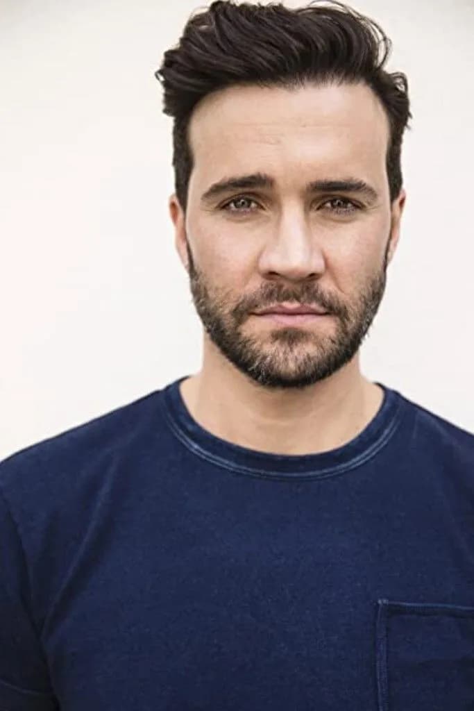 Gil McKinney 사진
