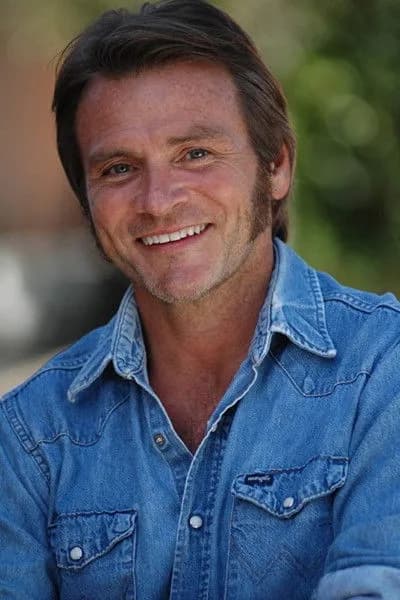 Douglas Bennett fotoğrafı