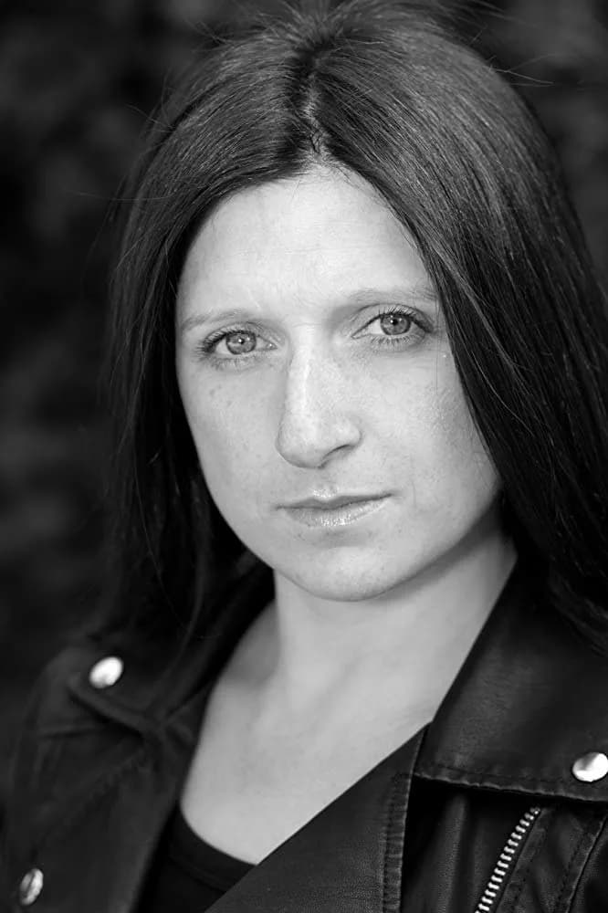 Emily Aston की तस्वीर