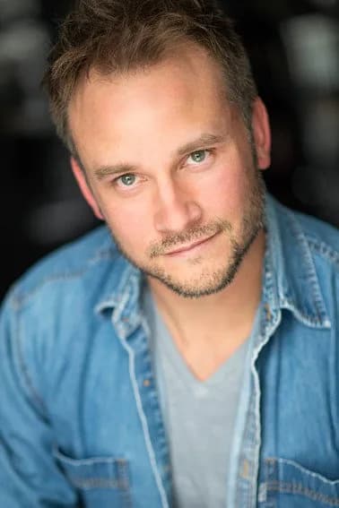 Adam Thomas 사진