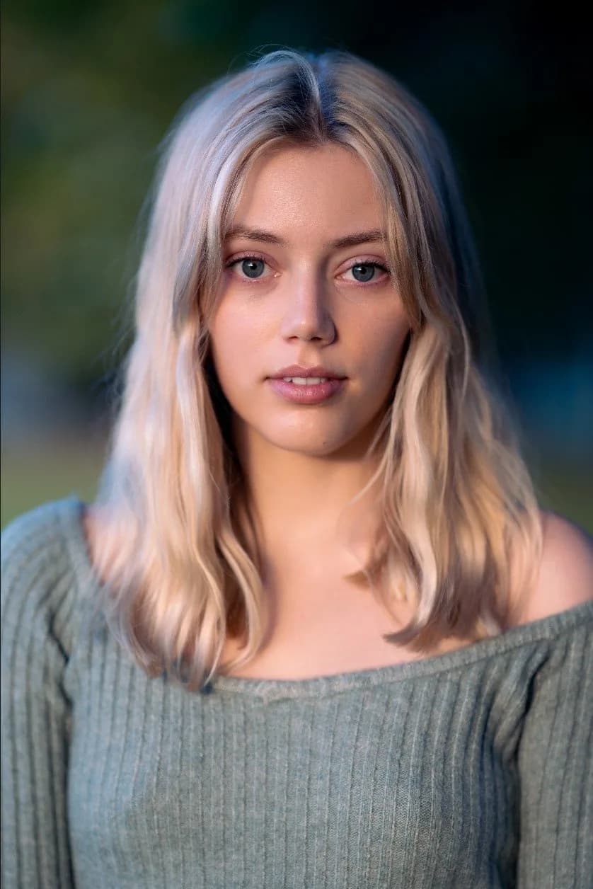 Foto von Grace Van Dien
