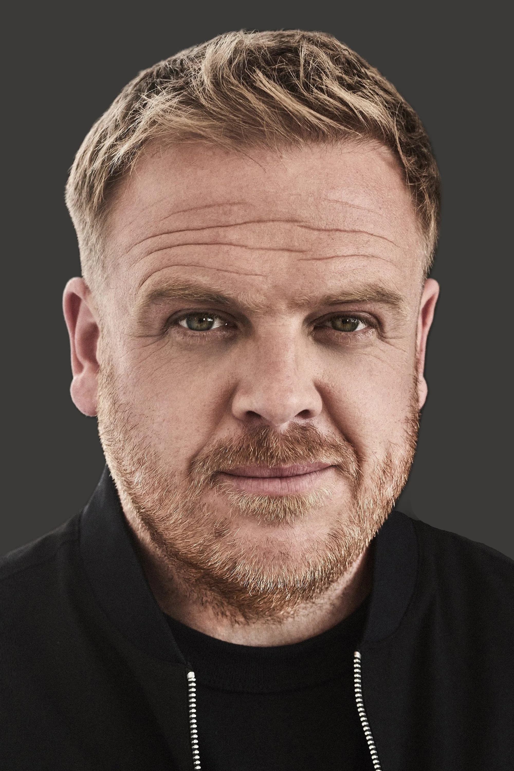 Owain Arthur fotoğrafı