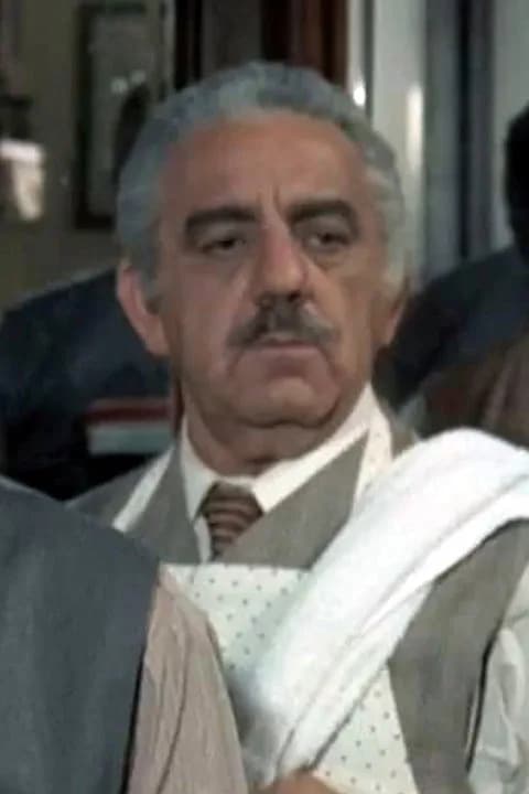 Alfred Dennis 사진