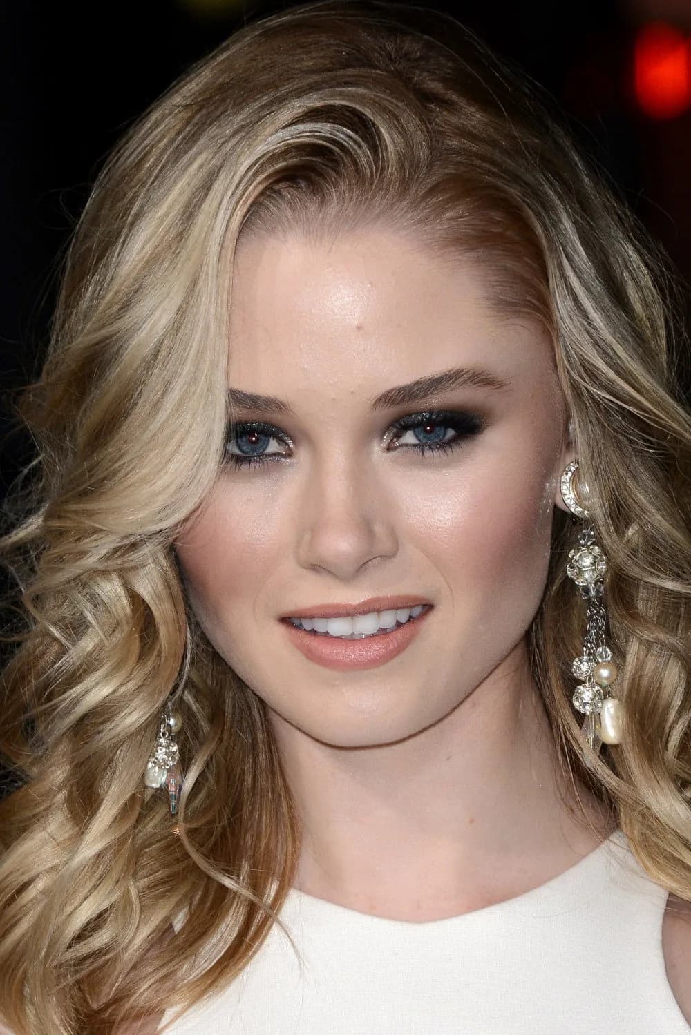 Virginia Gardner की तस्वीर