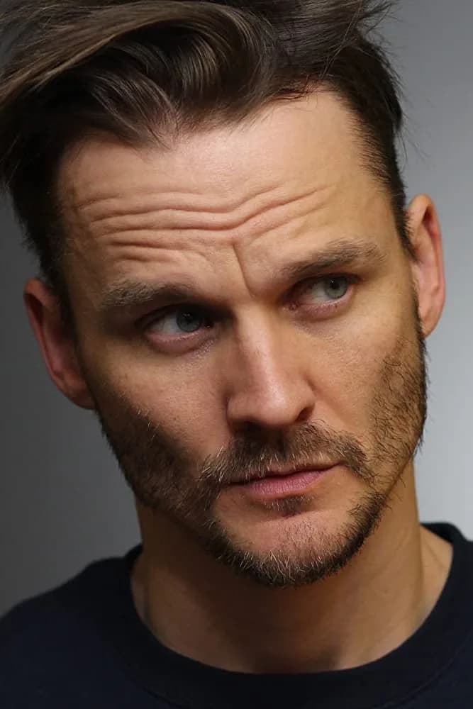 Travis Hammer photo
