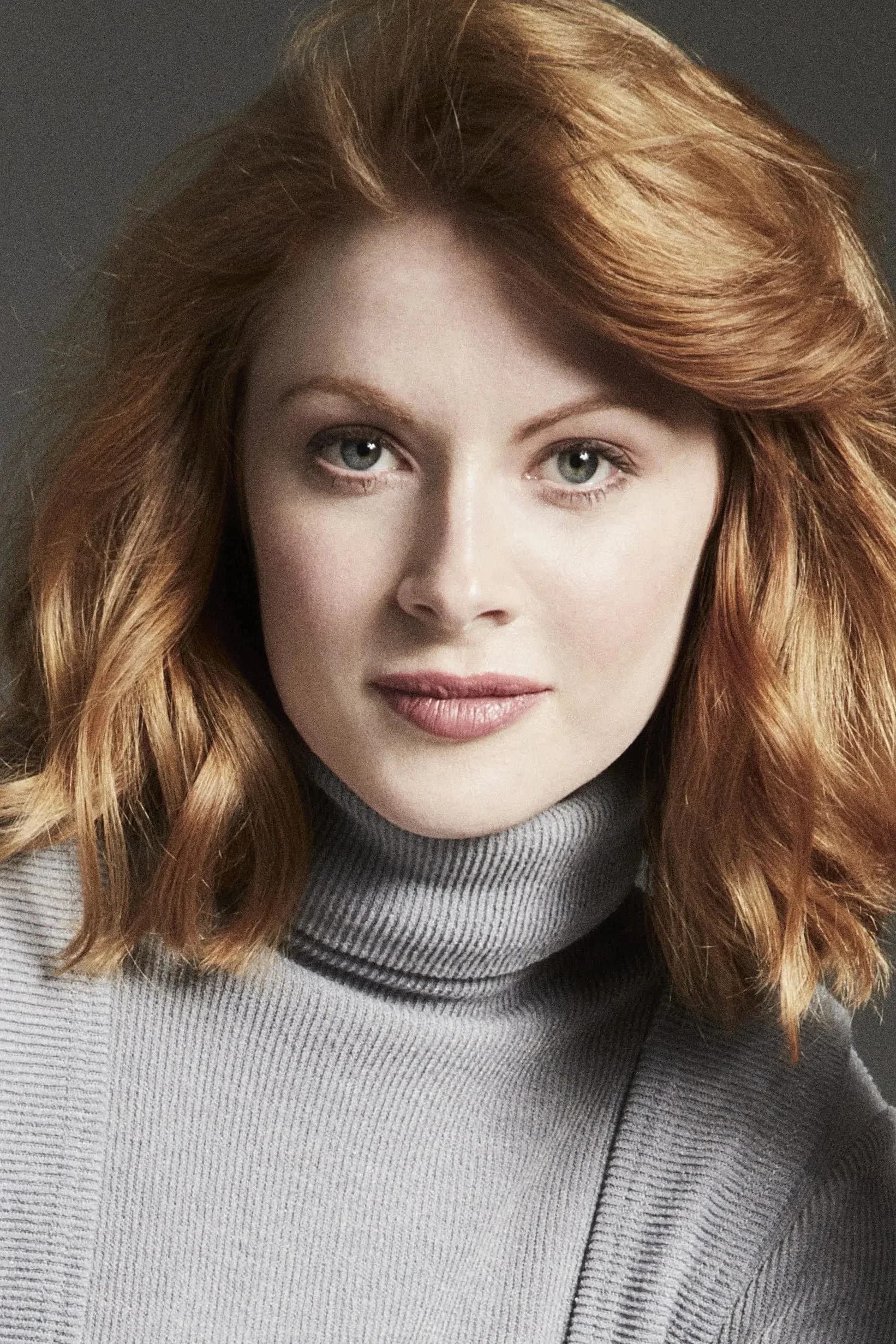 Emily Beecham fotoğrafı