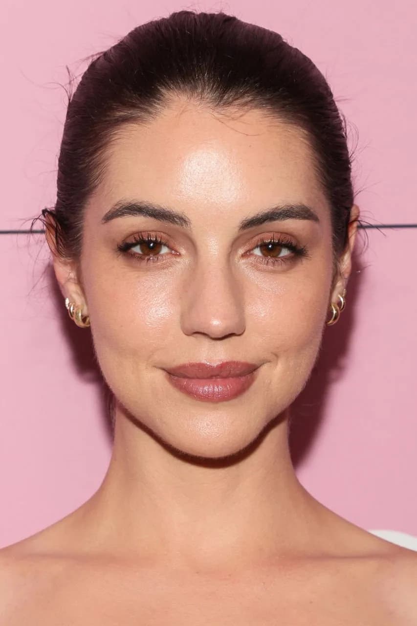 صورة Adelaide Kane