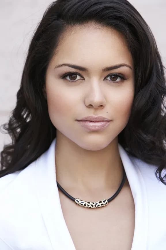 Alyssa Diaz की तस्वीर