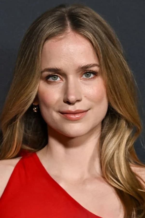 Elizabeth Lail की तस्वीर