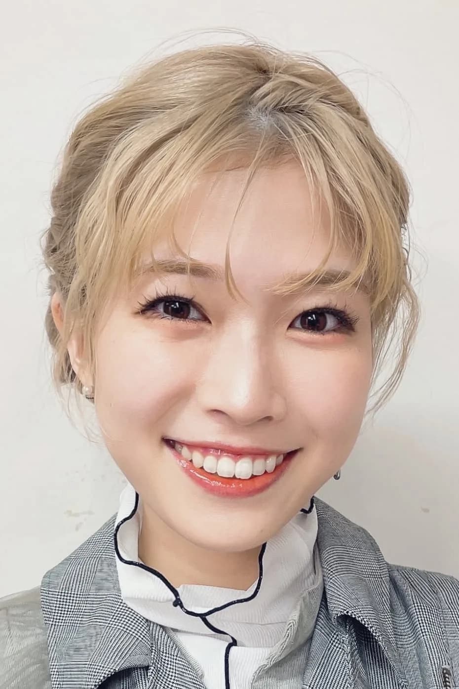 Yoshino Aoyama की तस्वीर