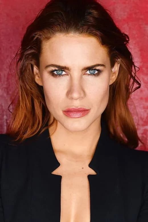 Courtney Hope photo