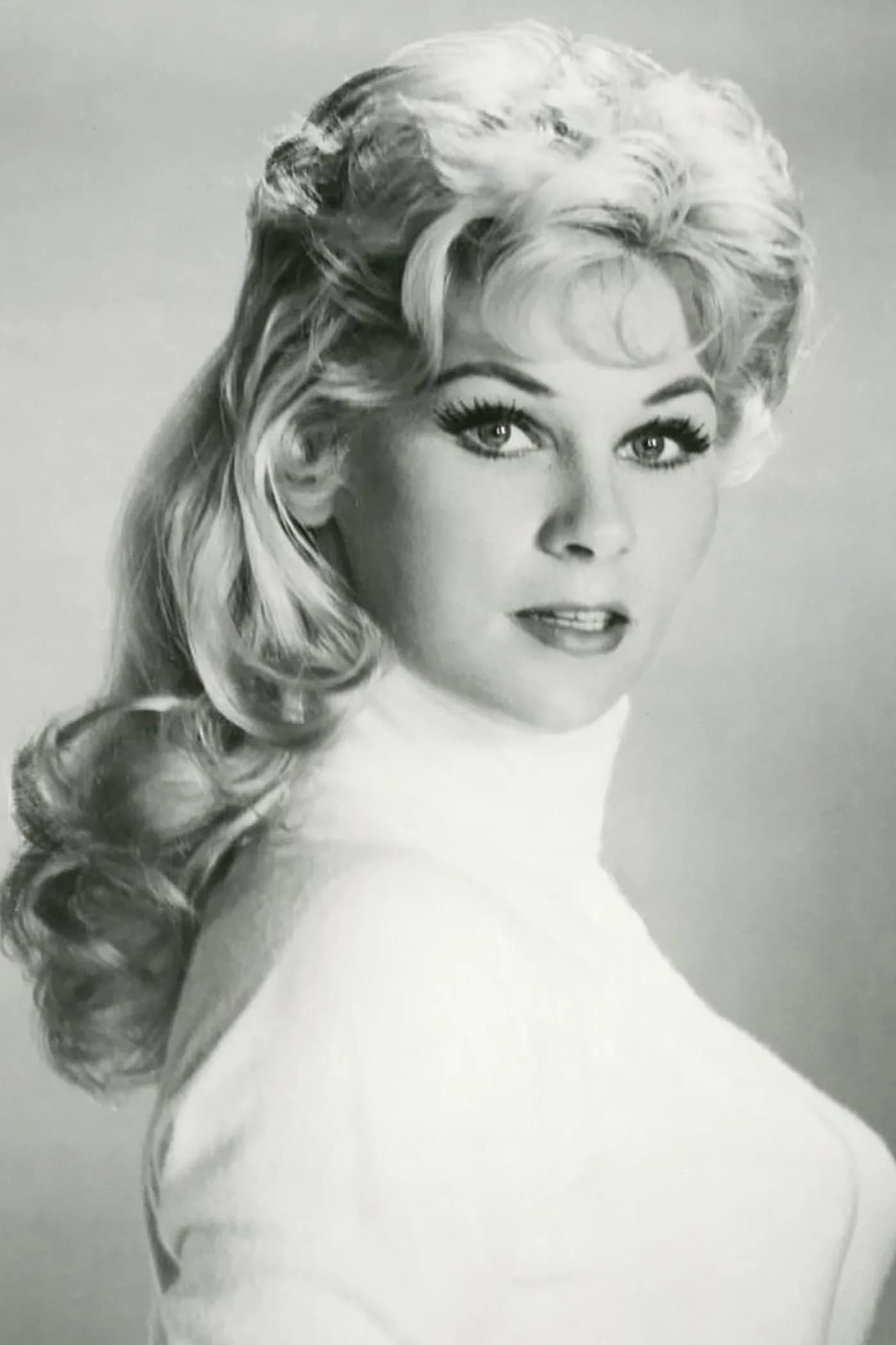 Grace Lee Whitney fotoğrafı