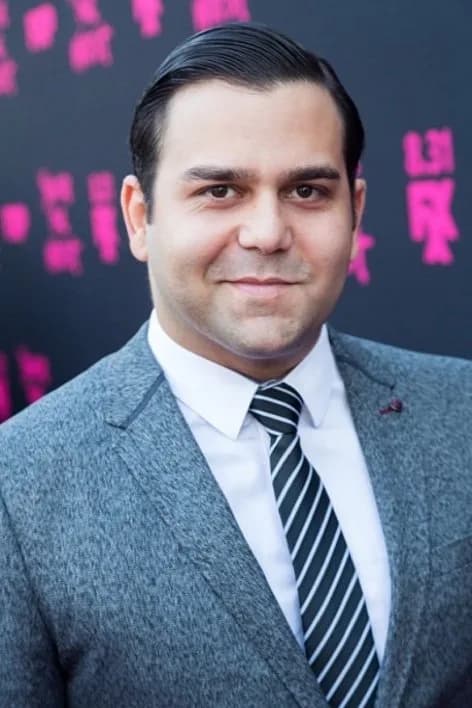 Cameron Gharaee 사진