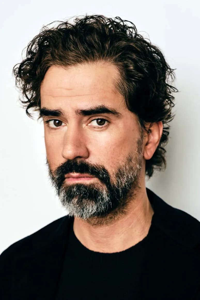 Hamish Linklater fotoğrafı