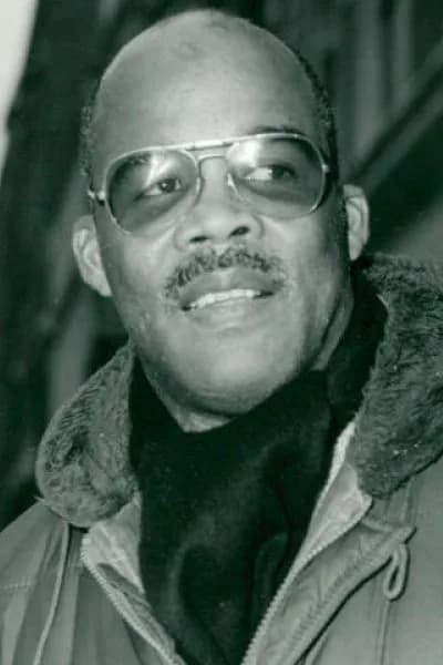 Oscar James 사진
