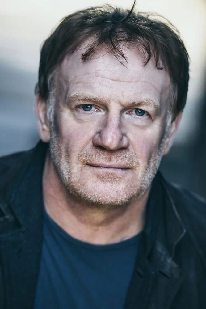 Mark Lewis Jones fotoğrafı