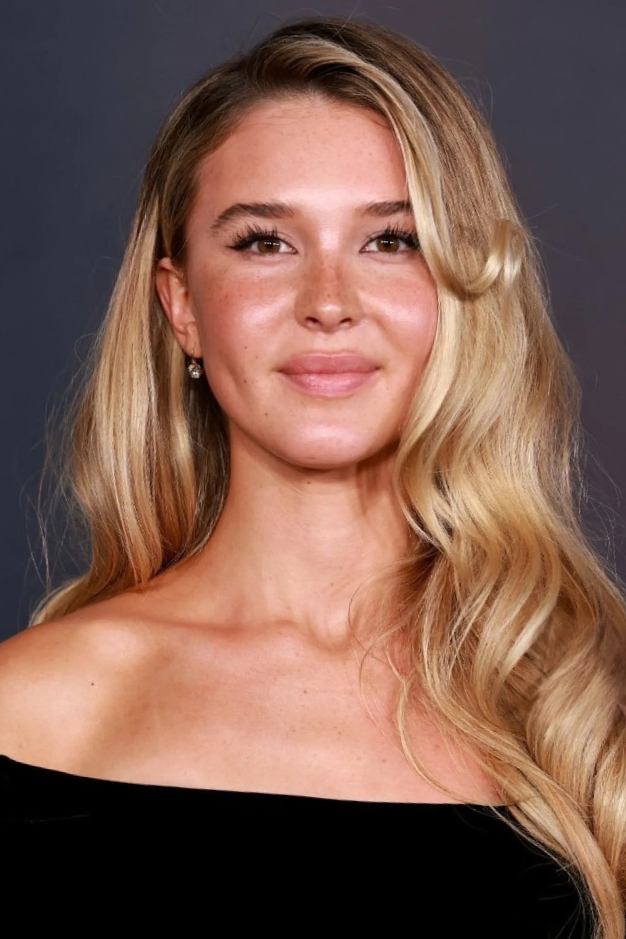 Isabel May की तस्वीर