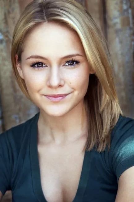 Cassi Thomson fotoğrafı