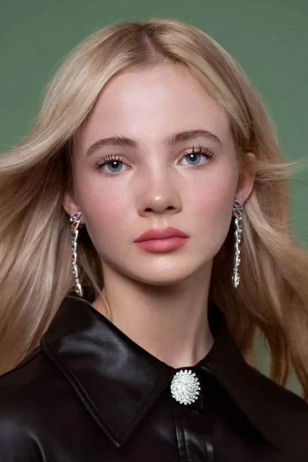 Freya Allan photo