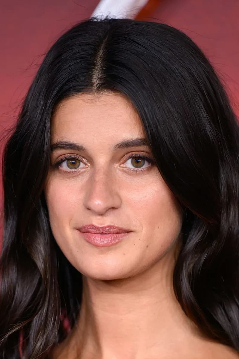 Anya Chalotra photo