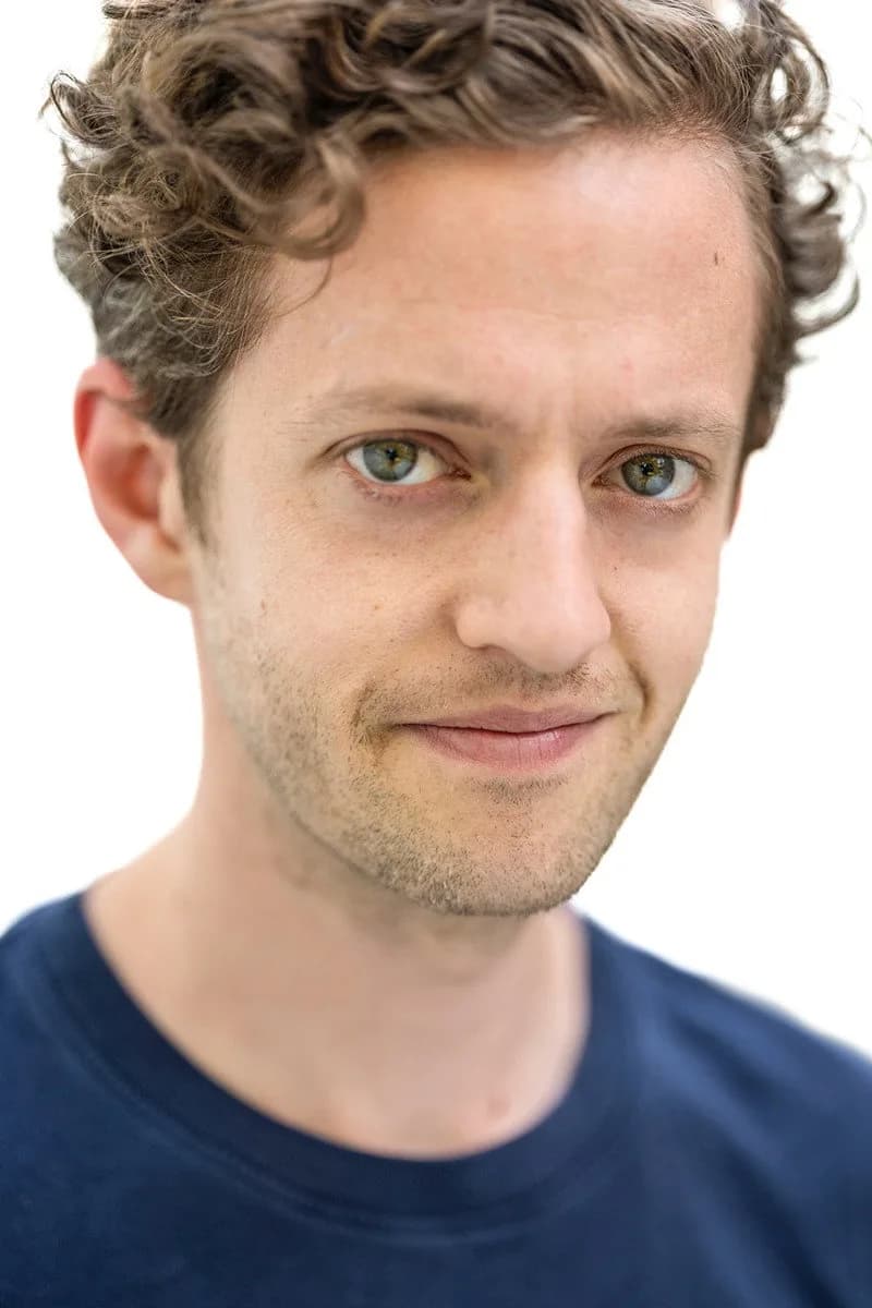 Ethan Dubin की तस्वीर