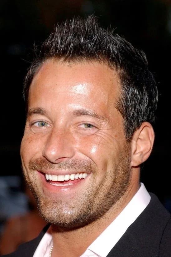 Johnny Messner 사진