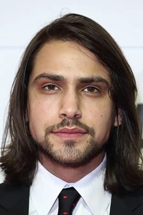 Luke Pasqualino photo