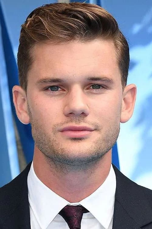 Jeremy Irvine की तस्वीर