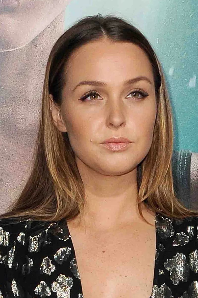 Camilla Luddington की तस्वीर
