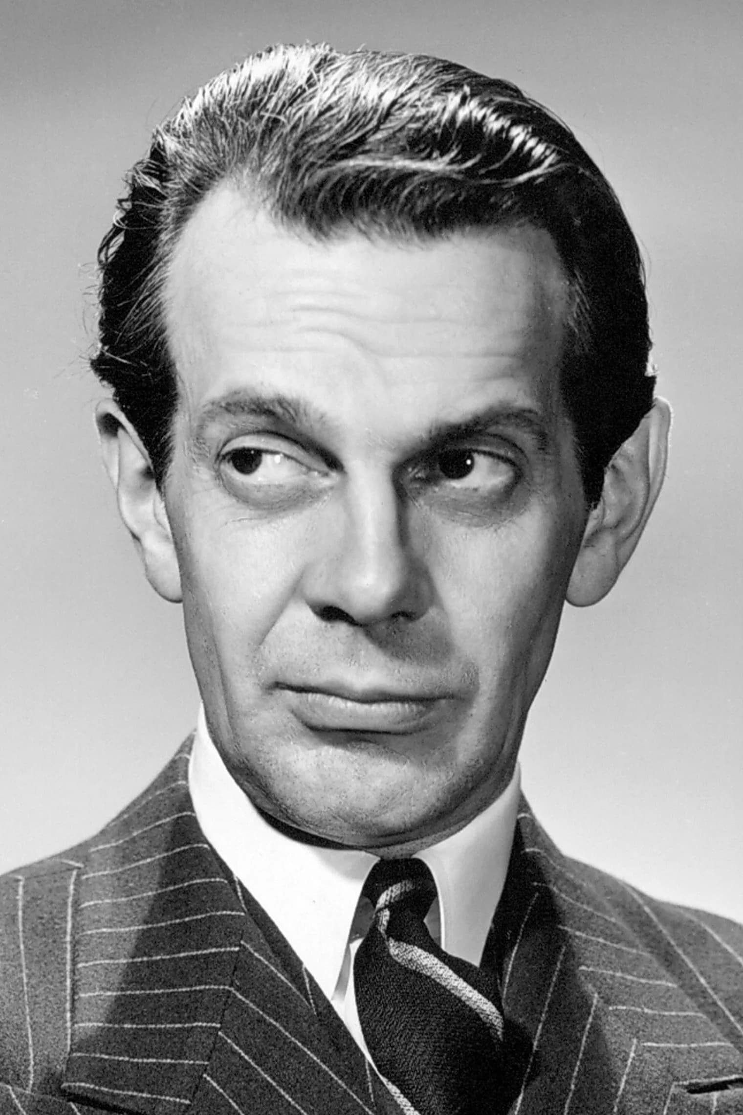 Foto von Raymond Massey