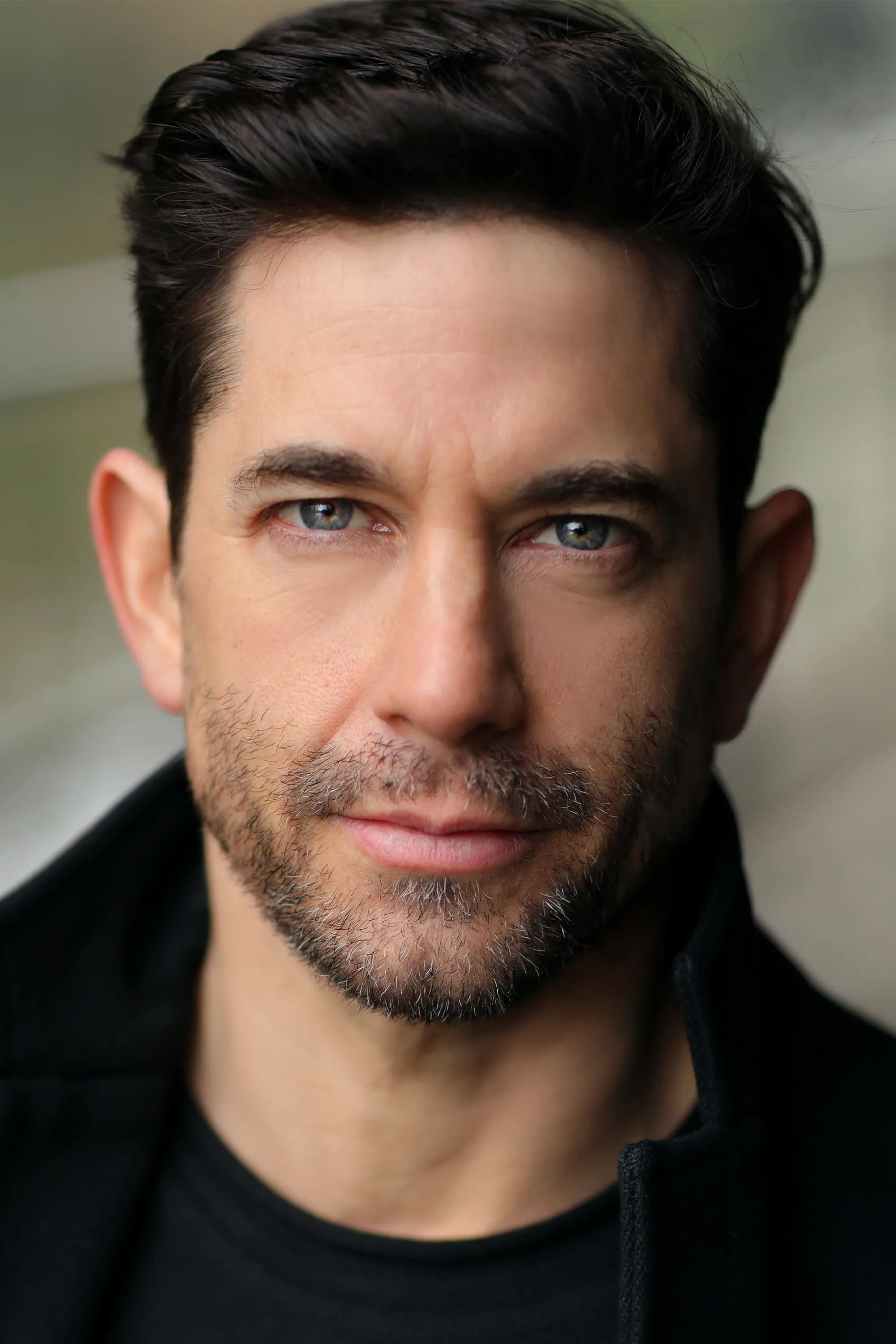 Adam Garcia 사진