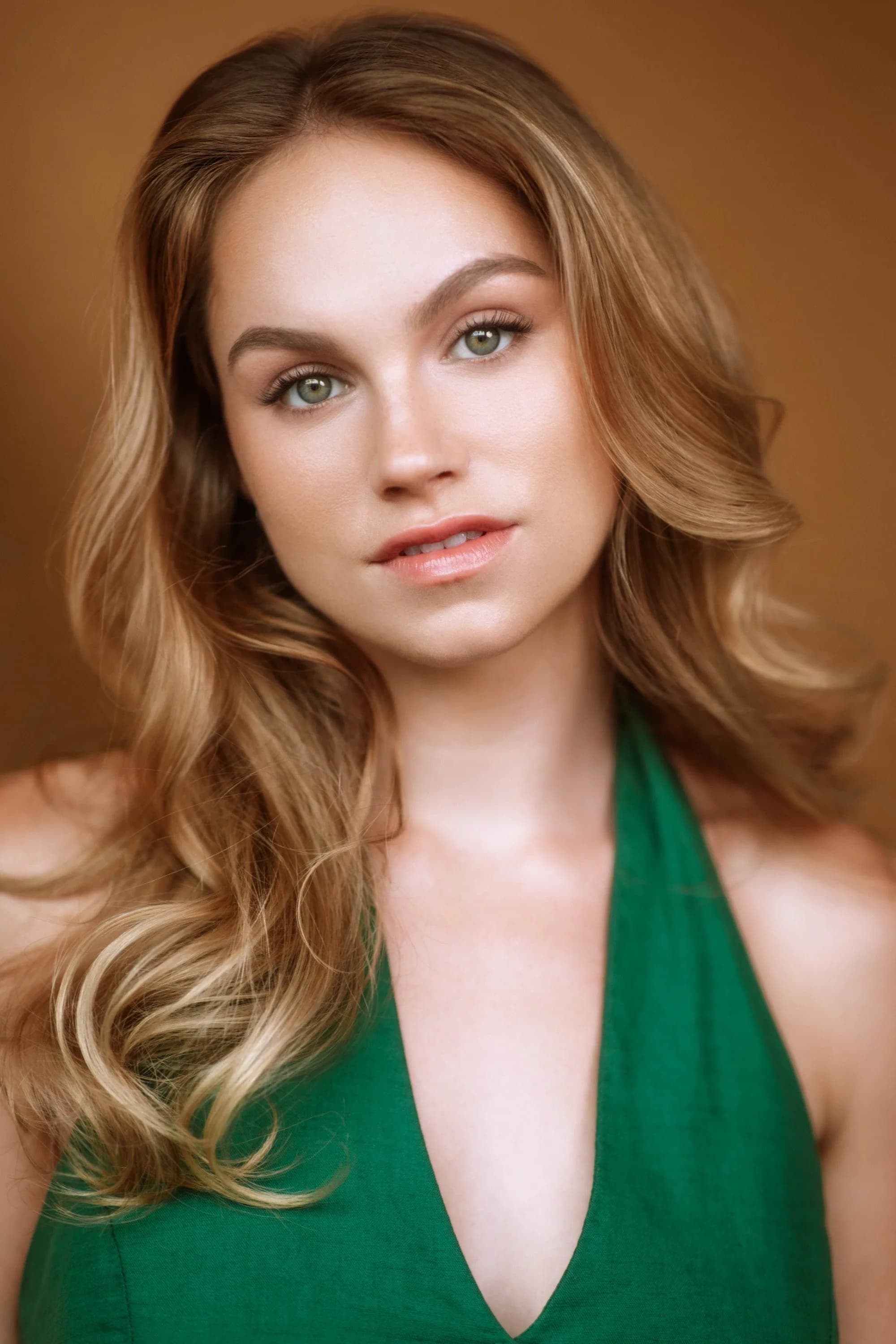 Ashley Dingwell photo