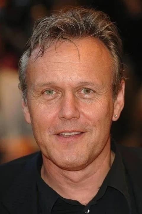 ملف Anthony Stewart Head الشخصي