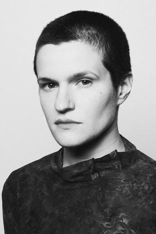 Adrianne Lenker photo