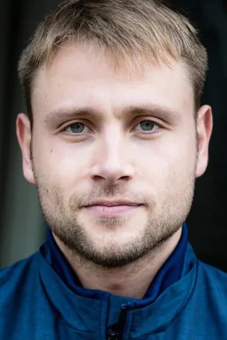 Max Riemelt photo