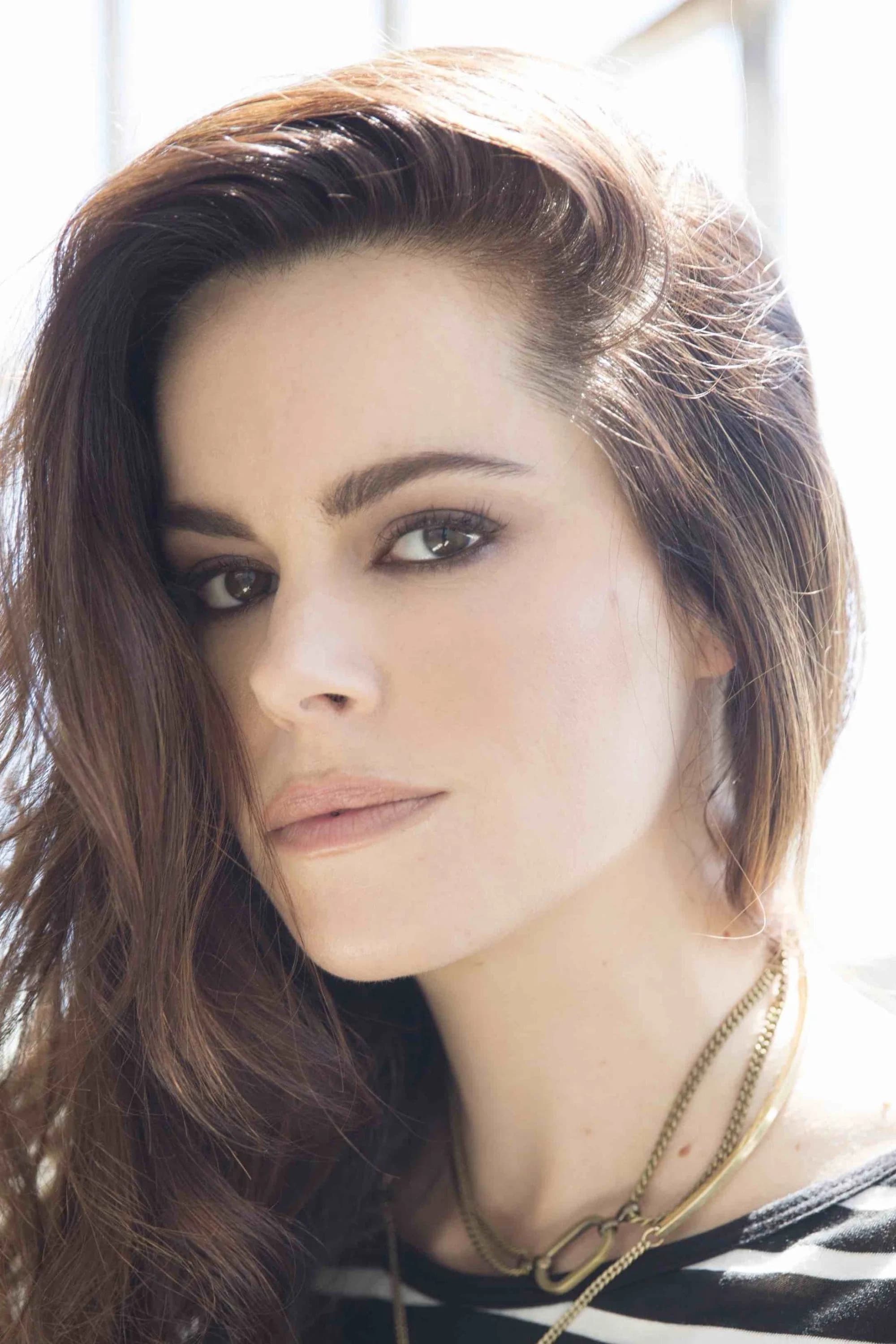 Emily Hampshire photo
