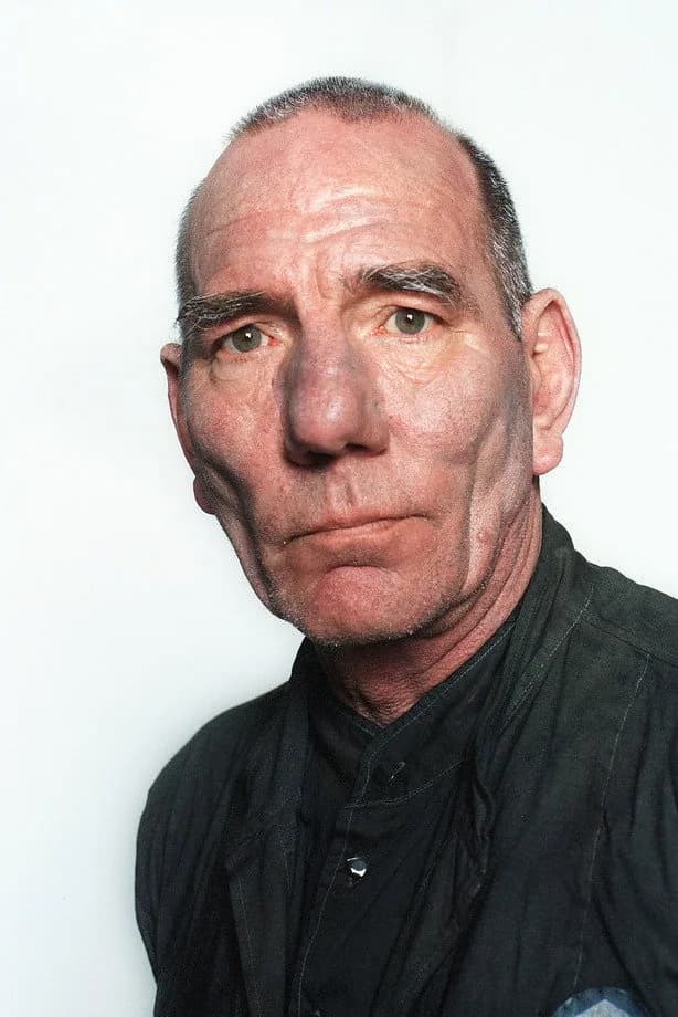 Pete Postlethwaite fotoğrafı