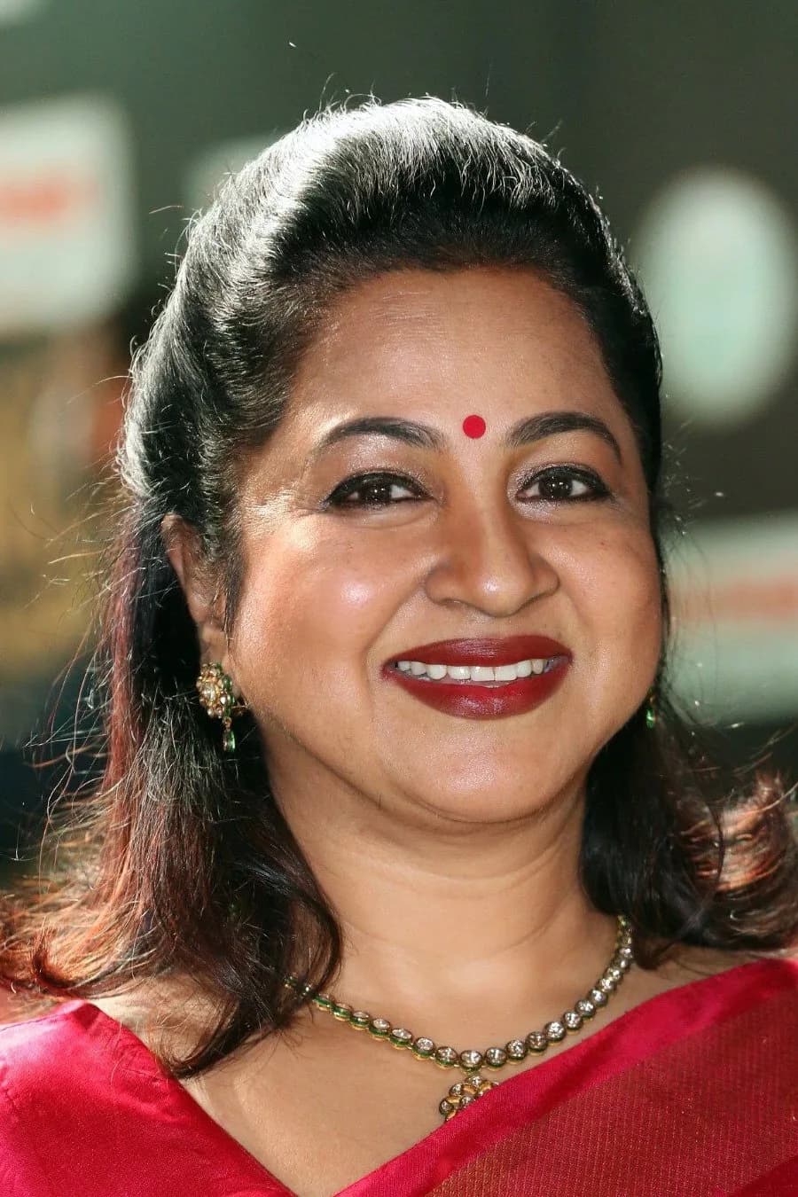 Radhika Sarathkumar की तस्वीर
