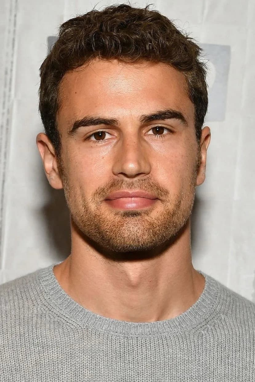 Theo James fotoğrafı