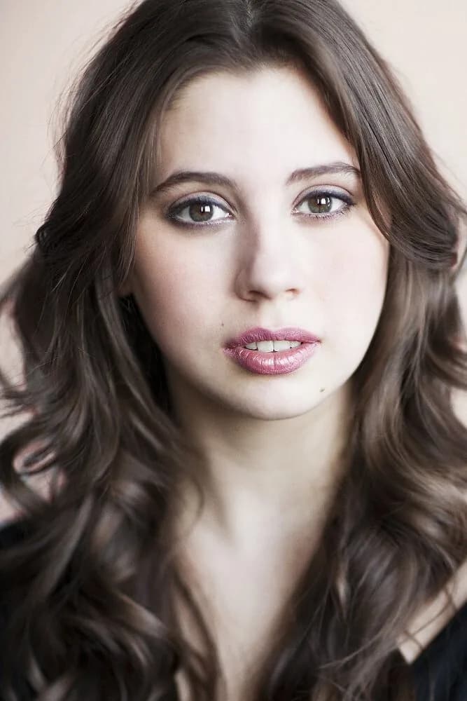 Skye Bennett photo