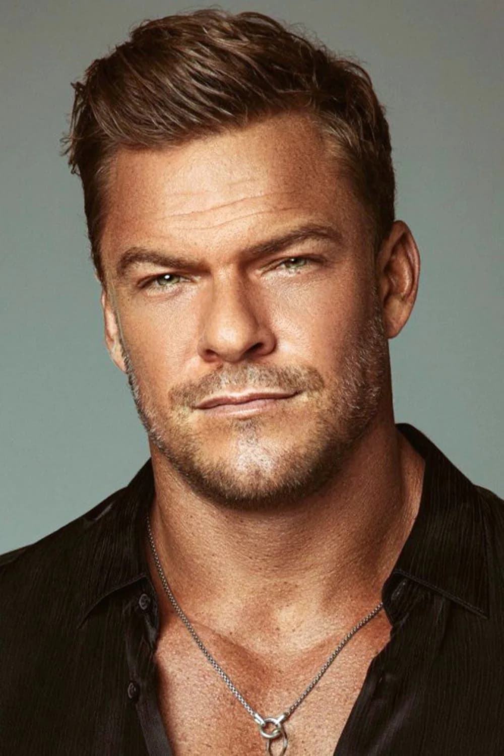 Alan Ritchson的照片