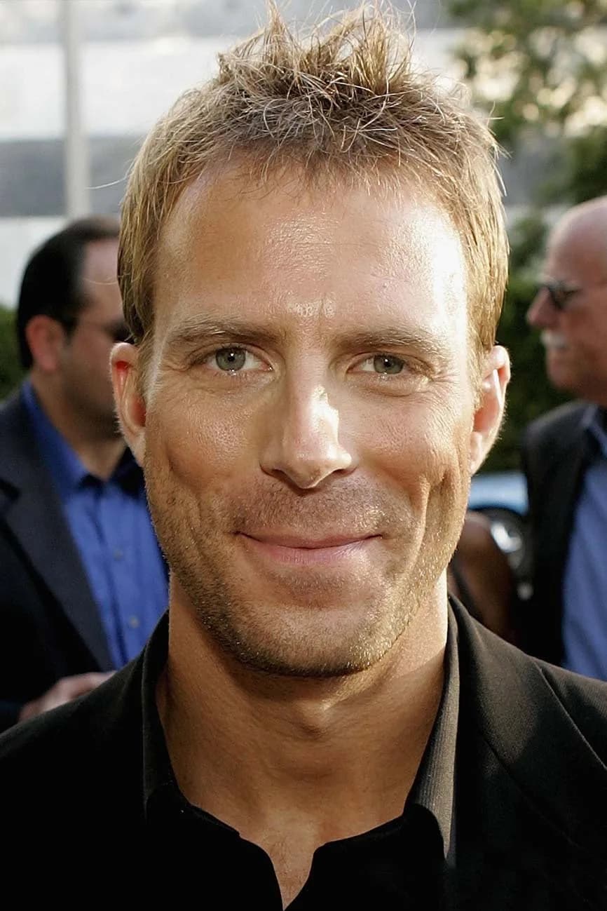 Daniel Travis photo