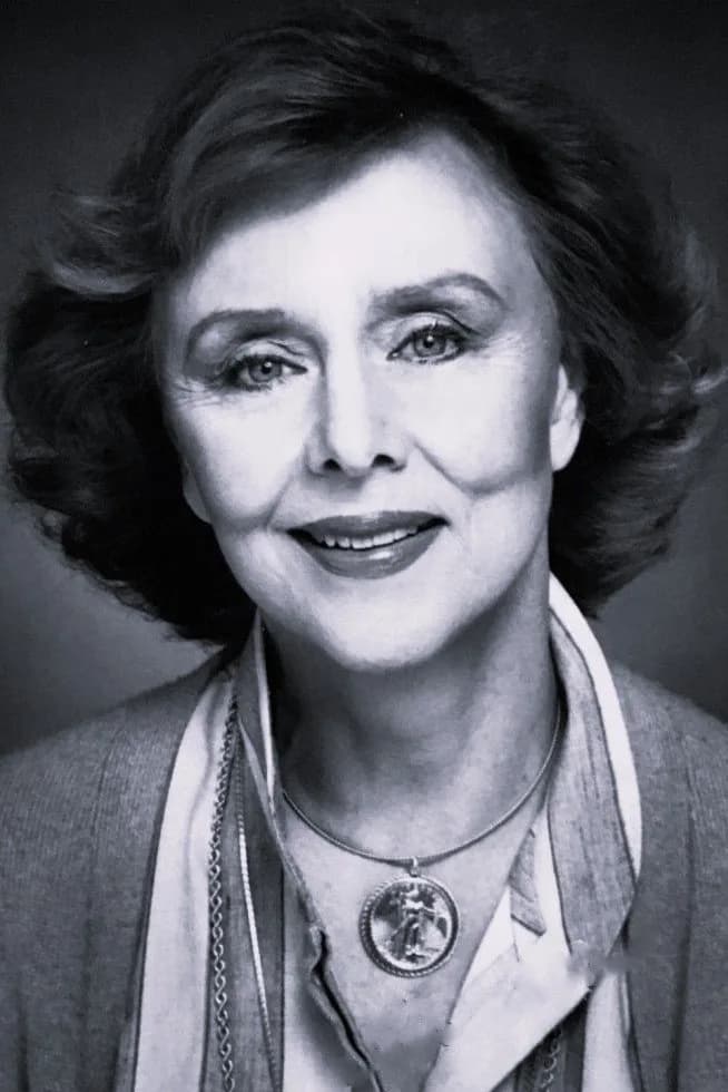 Louise Latham的照片
