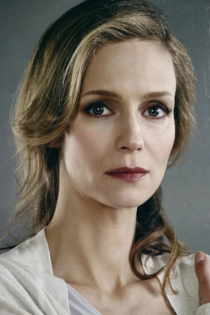 Laura Regan photo