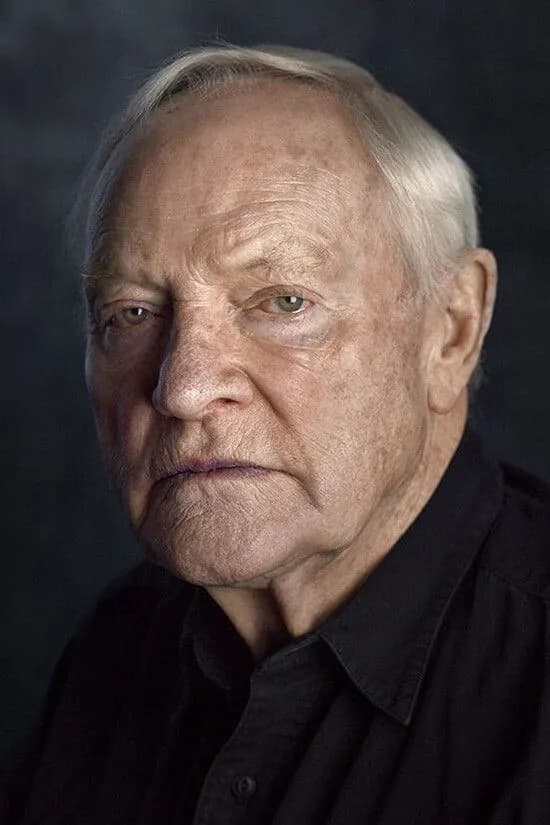 Julian Glover fotoğrafı