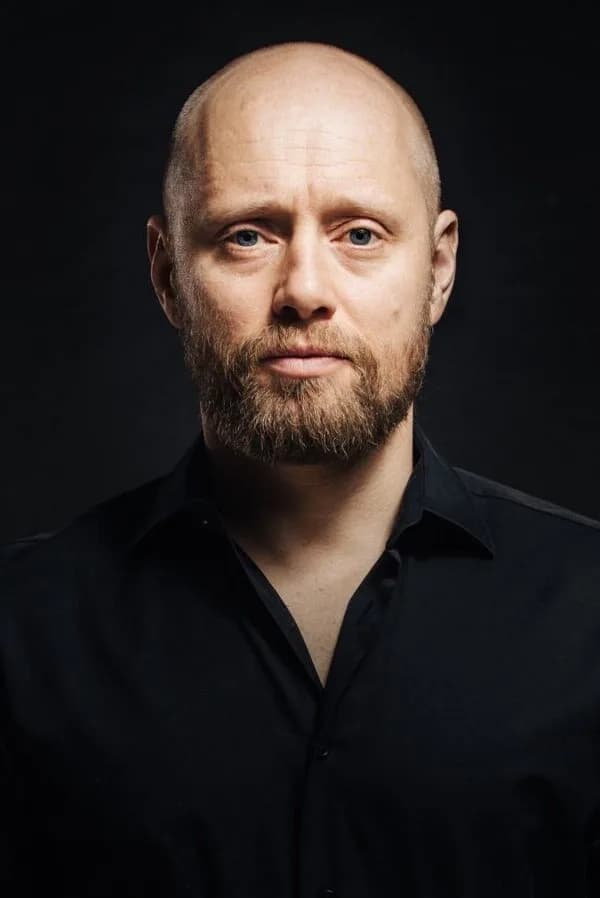 Aksel Hennie fotoğrafı