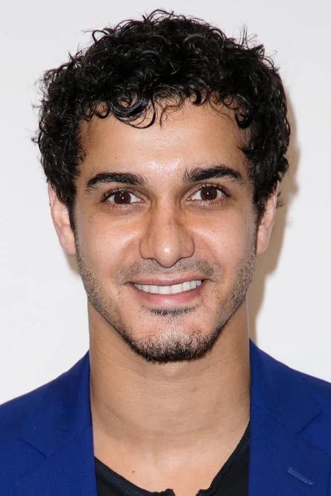 Elyes Gabel fotoğrafı
