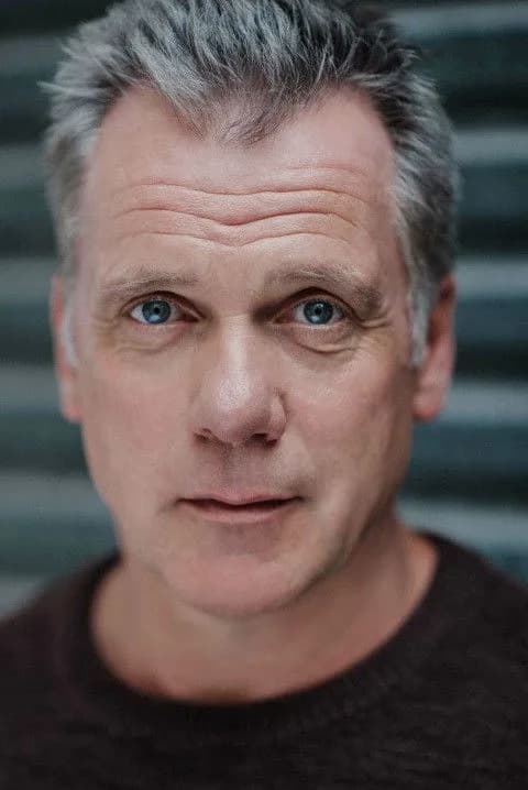Erik Thomson 사진